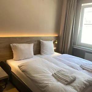 Petite Koenigsallee Self Check-in Otel